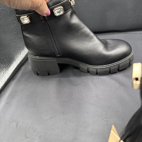 Madden NYC Women's Black Rhinestone Chain Zip Lug Sole Chelsie Ankle Boots Sz 9 - Picture 5 of 13